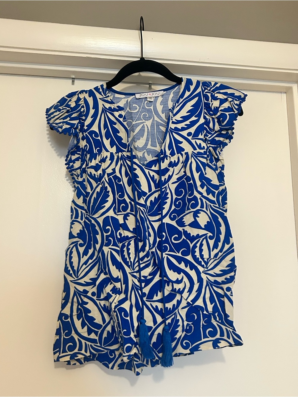 NWOTJoy Joy Royal Blue and White Leaf Print Flutter Sleeve Blouse